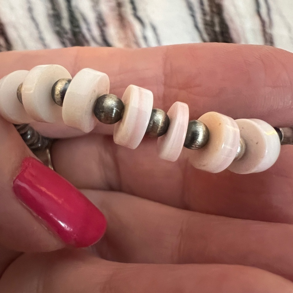 ❤️ Queen Pink Conch 6mm Desert Pearl Native Navajo Heishi Stack Bracelet Sz 6.25 - Picture 10 of 13